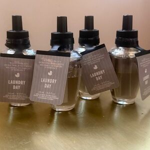 BATH & BODY WORKS — WALLFLOWERS — LAUNDRY DAY